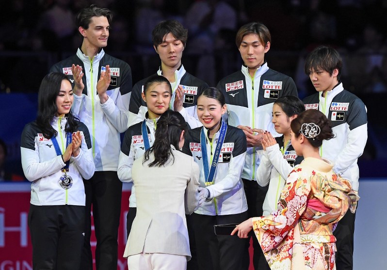 世界フィギュアスケート国別対抗戦2019（４/13)土曜日女子フリー　アリーナ東B23列60番台２枚セット フィギュアスケート ：女子フリー坂本3位、紀平は5位 日本は「銀