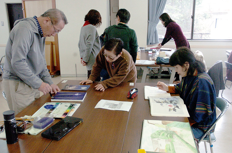 趣味彩々 サークル紹介 桔梗が丘絵画クラブ 水彩や油彩で個性的に 三重 毎日新聞
