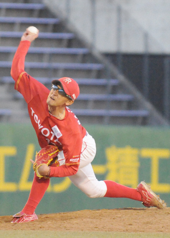 【NTT東日本-トヨタ自動車】準決勝と決勝で抑えを務めたトヨタ自動車の佐竹功年投手=長野市の長野オリンピックスタジアムで2019年4月15日、芳賀竜也撮影