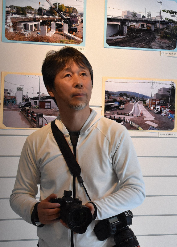 「子や孫たちへの記録として残したい」。林さんは被災した自身の街をそんな思いで撮影し続けた=熊本県益城町で2019年4月15日午後2時10分、田崎春菜撮影