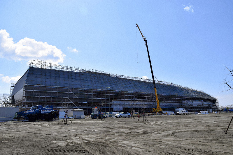 2020年のオープンに向け、建設が進む国立アイヌ民族博物館。アイヌ文化の振興拠点・民族共生象徴空間の中核施設となる=北海道白老町で2019年3月27日、福島英博撮影