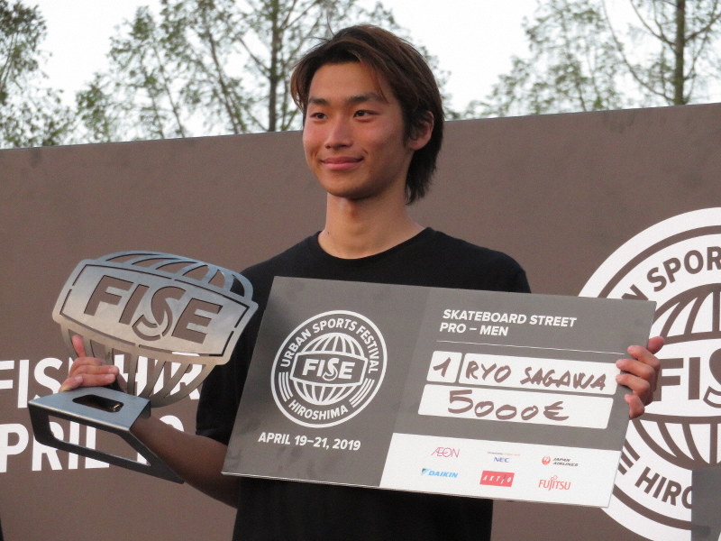 スケートボード・ストリートで優勝した佐川涼=広島市の旧広島市民球場で2019年4月20日午後6時37分、倉沢仁志撮影