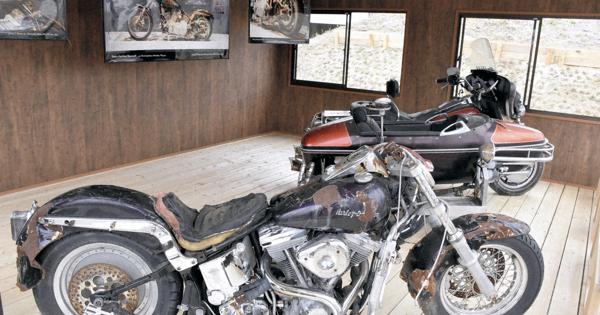 津波被災のハーレーを展示 施設の除幕式に愛好家が集結 宮城・山元町