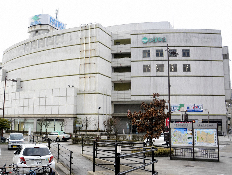破産問題に揺れるJR七尾駅前の複合商業施設「パトリア」=石川県七尾市御祓町で