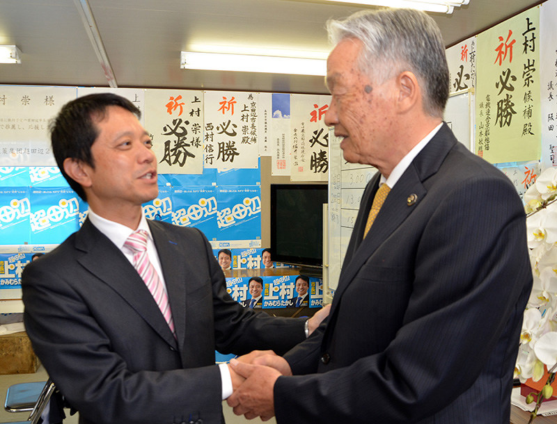 １９統一地方選 京田辺市長選 上村氏 共感得た 当選一夜明け 現市長も祝福 京都 毎日新聞