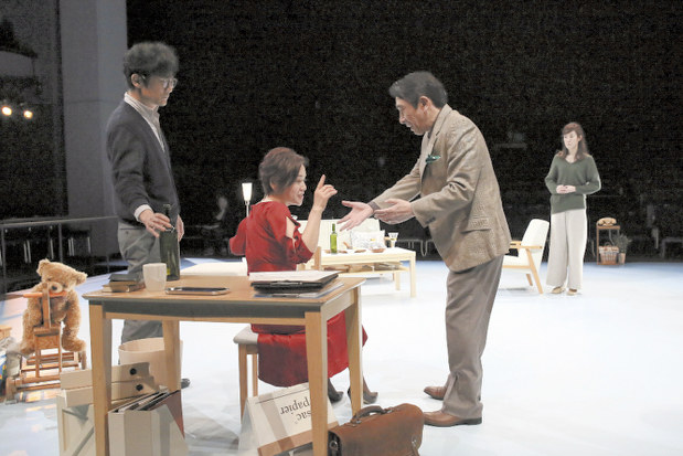 左から、稲垣吾郎、大竹しのぶ、段田安則、ともさかりえ=宮川舞子撮影