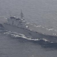 海上自衛隊のヘリコプター搭載護衛艦「いずも」＝本社ヘリから撮影