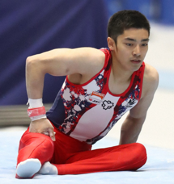 男子・白井は最下位 鉄棒で2回も落下 体操・全日本選手権 | 毎日新聞
