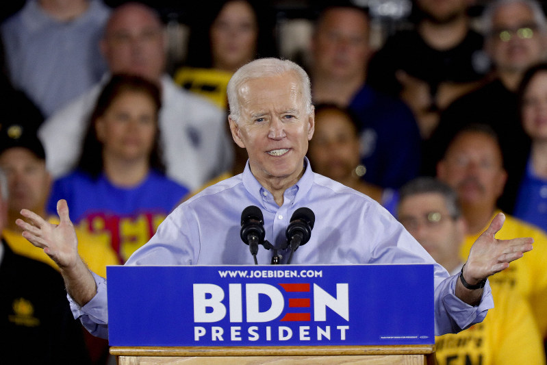 米ペンシルべニア州ピッツバーグの選挙集会で演説するジョー・バイデン前副大統領=AP