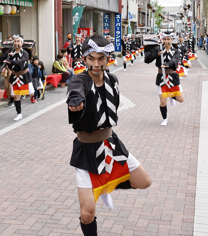 石州浜っ子春まつり にぎわう 法被姿 やっこ隊 練り歩く 浜田 島根 毎日新聞