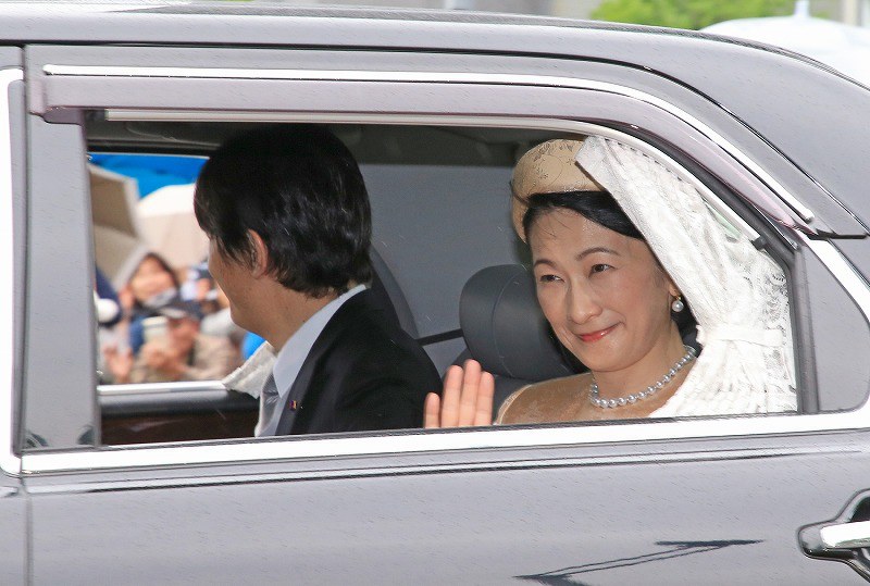 皇居へ入られる 新天皇、皇后両陛下 [写真特集9/7] | 毎日新聞