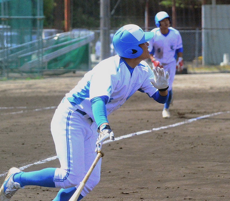 【奈良フレンドク-大和高田ク】八回裏大和高田ク2死三塁、松本が右前適時打を放つ=奈良県天理市で、加藤佑輔撮影