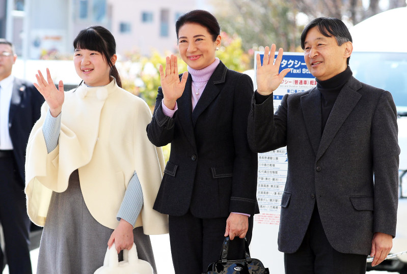 令和の象徴へ 天皇陛下即位 3 家族あってこそ 父も子育て 実践 毎日新聞 令和の象徴へ 天皇陛下即位 3 家族あってこそ 父も子育て 実践 毎日新聞
