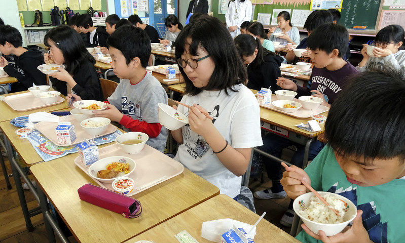 改元 鎌ケ谷で新元号祝う給食 千葉 毎日新聞