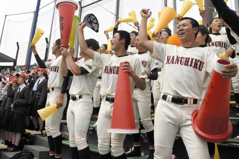 高校野球:南筑・久留米商、年一度 第70回「久南定期戦」 保護者や全校応援でスタンド埋め、全力プレーに大きな歓声 /福岡 毎日新聞 高校野球:南筑・久留米商、年一度 第70回「久南定期戦」 保護者や全校応援でスタンド埋め、全力プレーに大きな歓声 /福岡 毎日新聞