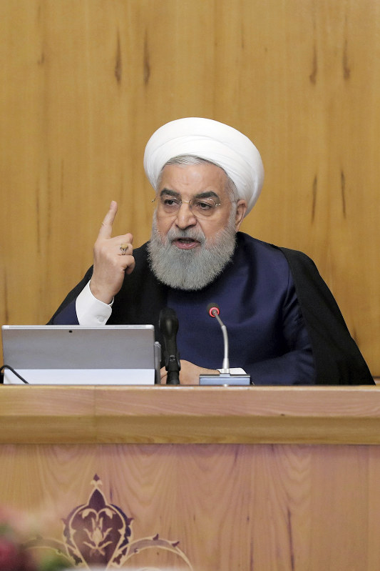 イランのロウハニ大統領=イランの首都テヘランで8日、AP