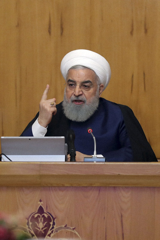 イランのロウハニ大統領=イランの首都テヘランで2019年5月8日、AP