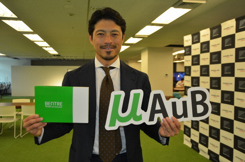 腸内細菌を検査できるキットを開発した元Jリーガーの鈴木啓太さん=東京都中央区で2019年4月24日午前9時39分、錦織祐一撮影