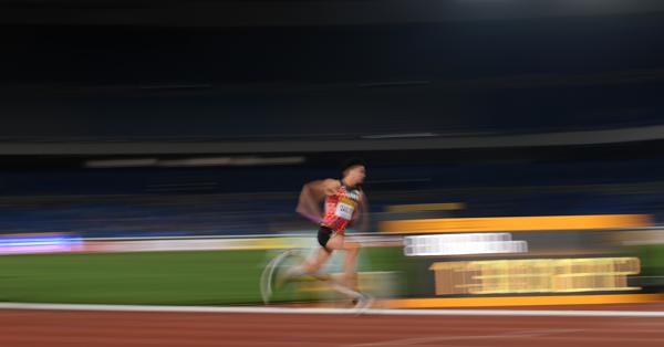 男子400メートルはバトンパスでミス、失格に 陸上世界リレー [写真特集