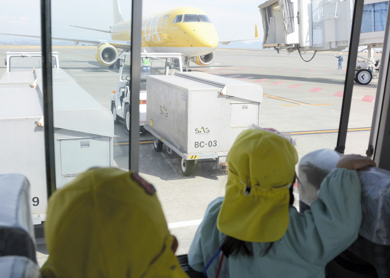 民営 静岡空港 離陸 利用増へ大胆投資期待 路線拡大 県外連絡バス拡充 開港から９年連続赤字 静岡 毎日新聞