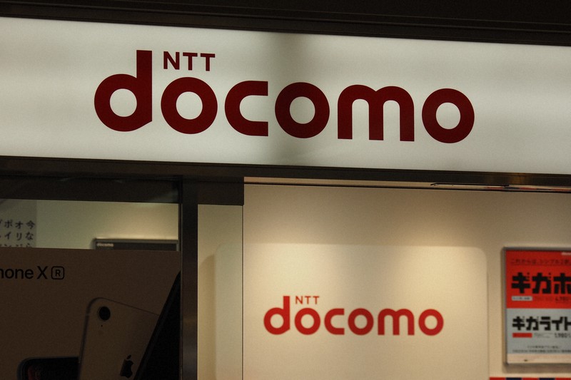 NTTドコモの店舗=東京・羽田空港で2019年5月10日、米田堅持撮影