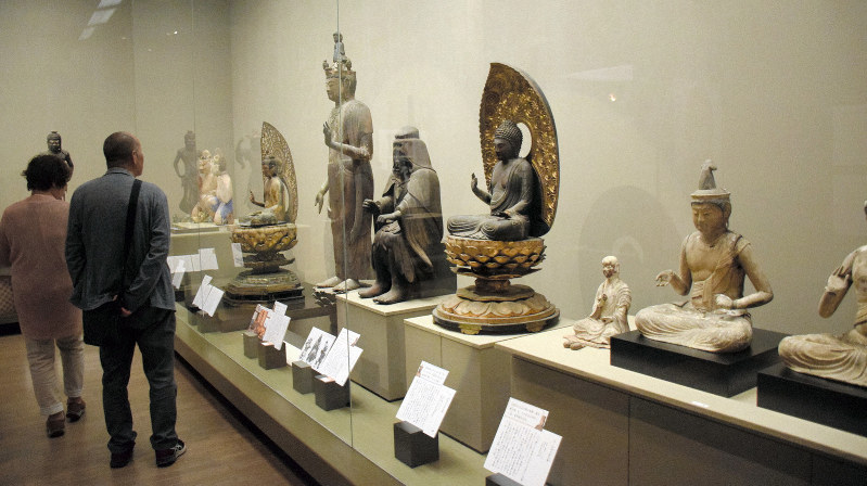 初公開の像も多く展示されている特別展「仏像と神像へのまなざし」=和歌山市吹上1の県立博物館で