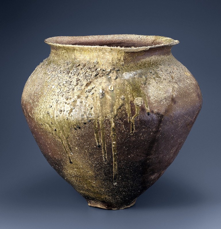 常滑窯の「大壺」=出光美術館蔵