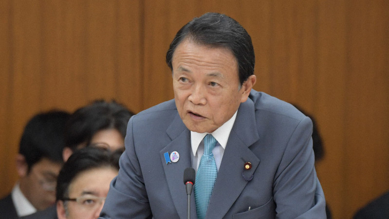 衆院財務金融委員会で日米貿易交渉などについて答弁する麻生太郎財務相=国会内で2019年5月15日、川田雅浩撮影