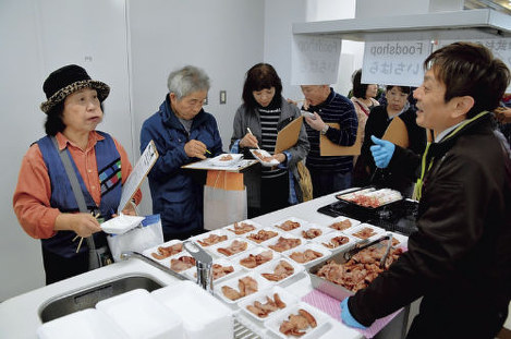 「スギの香りが良い」と好評だった試食会=千葉県山武市で