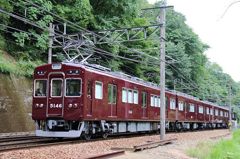 のせでん おかえり横丁 沿線の味 ほろ酔い電車 能勢電 川西能勢口駅構内で２３日 兵庫 毎日新聞