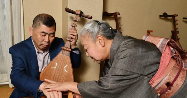 琵琶を弾く麗人 Amazon.co.jp: 琵琶デュオ: ミュージック