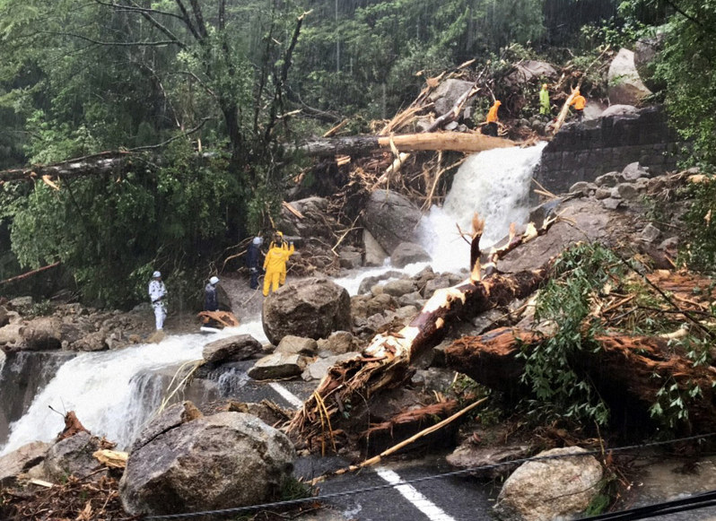 100人誘導 ザイルで一人ずつ 屋久島 経験したことない雨 毎日新聞