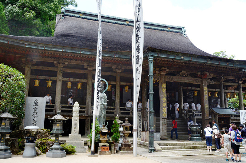 日本遺産に認定された西国三十三所の第一番札所・青岸渡寺=和歌山県那智勝浦町で、佐藤泰則撮影