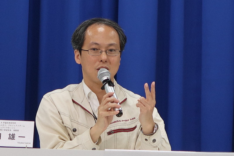 はやぶさ2の今後について説明する津田雄一・プロジェクトマネジャー=東京都千代田区で2019年5月22日、永山悦子撮影