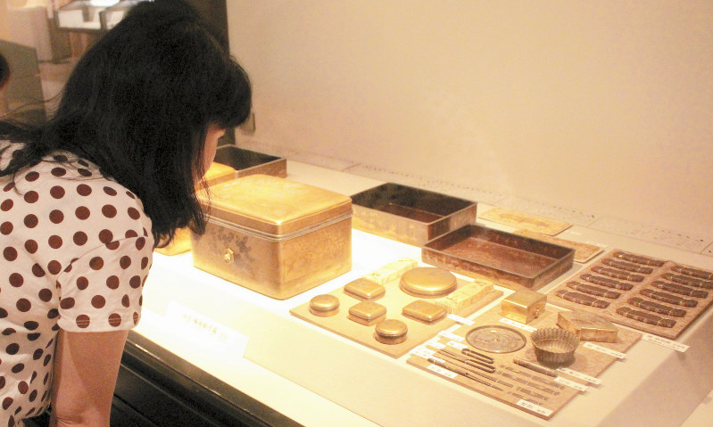 三嶋大社 国宝 梅蒔絵手箱 １８年ぶり展示 国内最古の化粧用具一式 静岡 毎日新聞