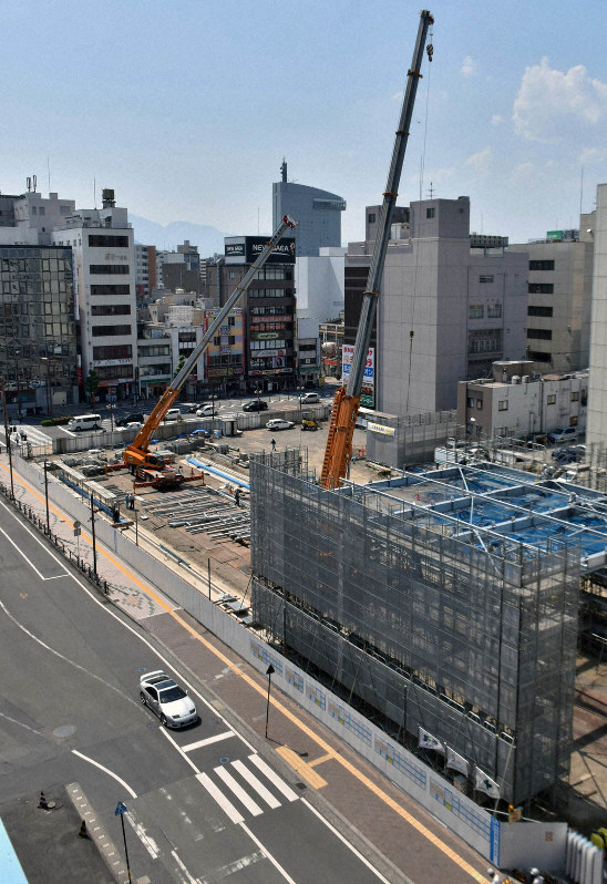 整備が進む大分駅前の「(仮称)祝祭の広場」=大分市府内町1で2019年5月23日午後2時24分、白川徹撮影