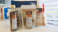にんべんの商品＝2019年5月23日、田中学撮影