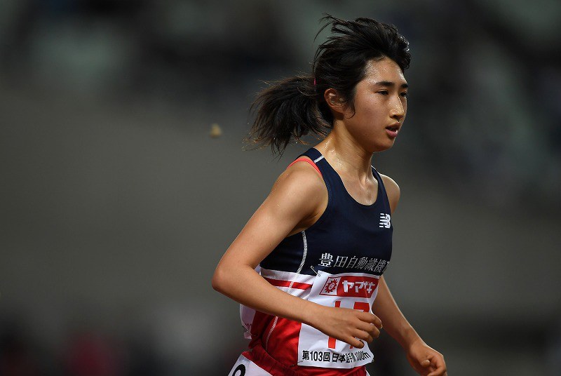 女子1万メートルで力走する田中希実=大阪市のヤンマースタジアム長居で2019年5月19日、久保玲撮影