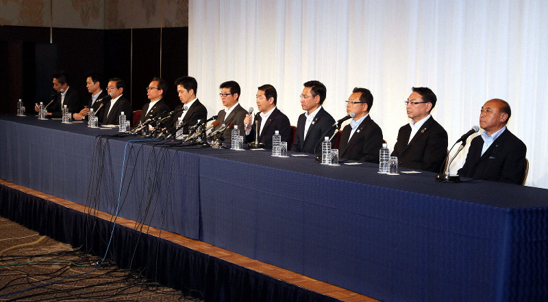 「大阪都構想」についての協議を終え開かれた大阪維新の会と公明党大阪府本部の合同記者会見=大阪市北区で2019年5月25日午後7時42分、幾島健太郎撮影