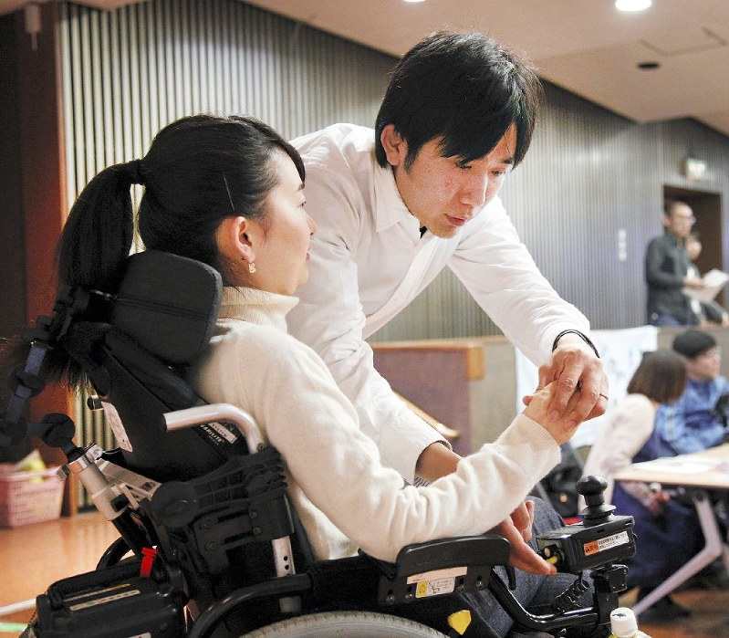 ストーリー 情報共有アプリ考案 難病女性 その２止 障害者だからこそ 毎日新聞