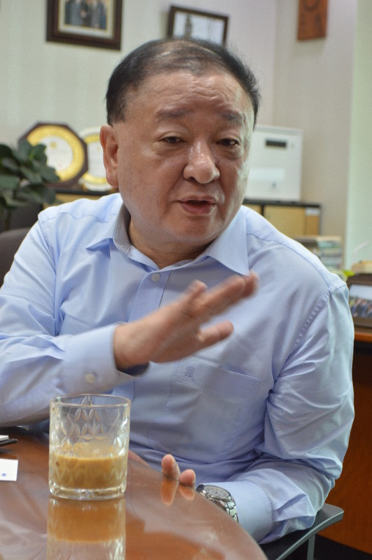 毎日新聞のインタビューに応じる姜昌一・韓日議員連盟会長=ソウル市内の国会議員会館で2019年5月24日、渋江千春撮影