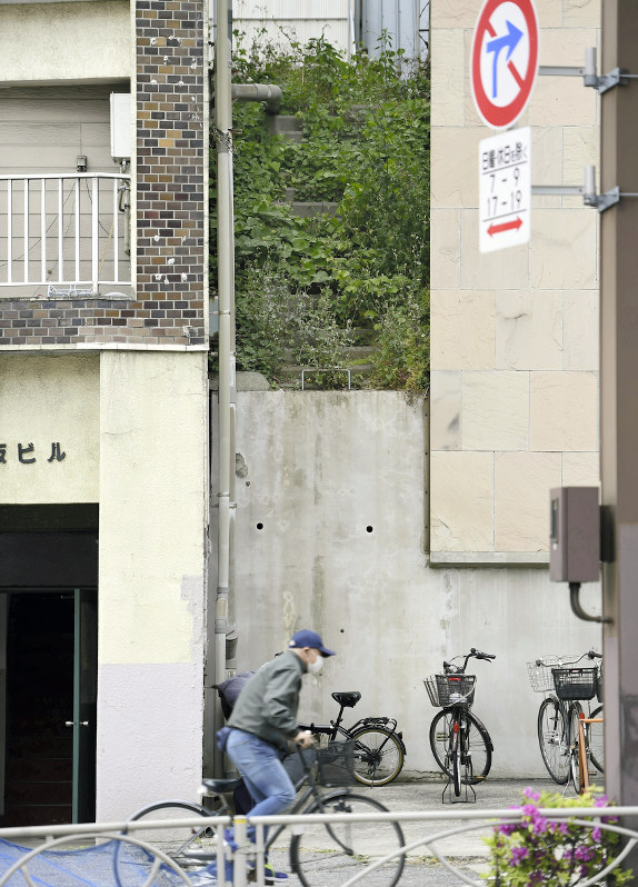 東京写真２０１９ 通行不能 謎の階段 東京 毎日新聞