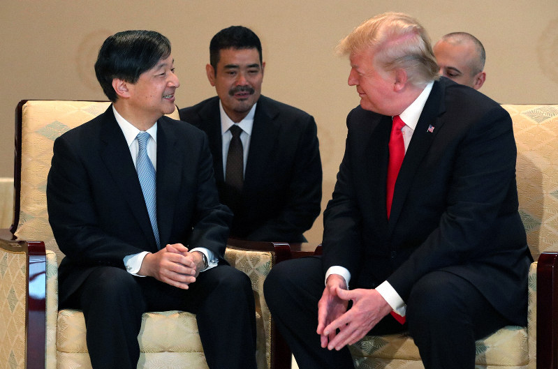 トランプ米大統領と会見される天皇陛下=皇居・宮殿「竹の間」で2019年5月27日午前9時48分(代表撮影)