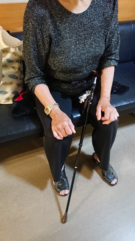 定期的に通う病院の待合室で、飯塚淳子さんは「裁判所は私たち被害者の思いをくんだ判断をしてほしい」と語った=宮城県内の病院で2019年5月27日、上東麻子撮影
