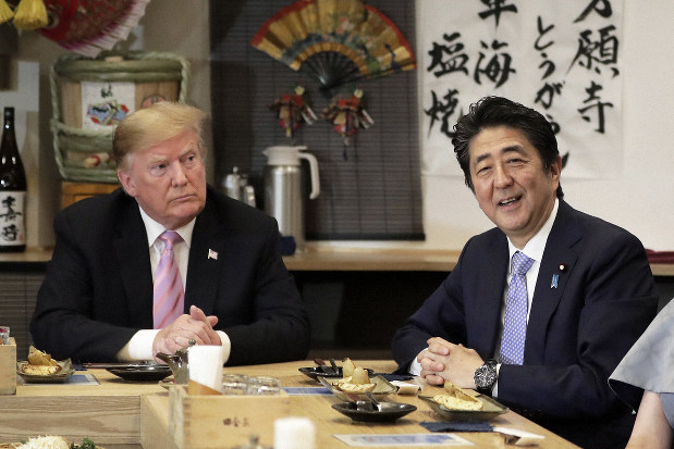 Trump To Meet Japan S Emperor Talk With Abe The Mainichi