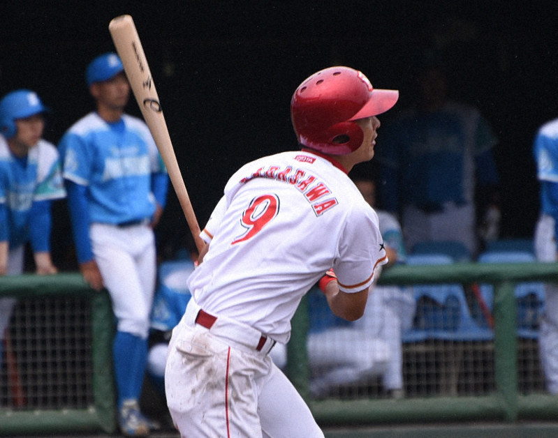 都市対抗東海2次予選第3代表決定トーナメント2回戦 【トヨタ自動車-山岸ロジスターズ】七回裏トヨタ自動車1死三塁、樺沢健内野手が左犠飛を放つ=愛知・岡崎市民球場で2019年5月28日午後1時16分、鈴木英世撮影