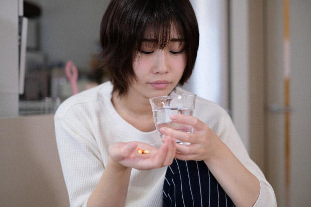 【中古】最近問題となった薬の副作用 :トピックスと厚生省薬務局「医薬品副作用情報」 第2集／薬物副作用研究会, 早野微生物学研究所 編 南山堂 / 臨床薬学 / 医薬品副作用・安全性ガイドブック