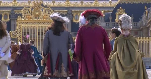 世界の雑記帳：仏ベルサイユ宮殿で舞踏会、18世紀の衣装で華やかに