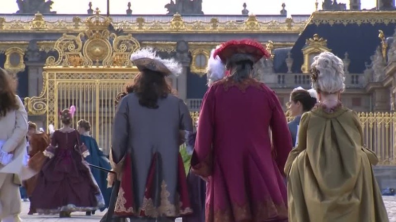 世界の雑記帳：仏ベルサイユ宮殿で舞踏会、18世紀の衣装で華やかに
