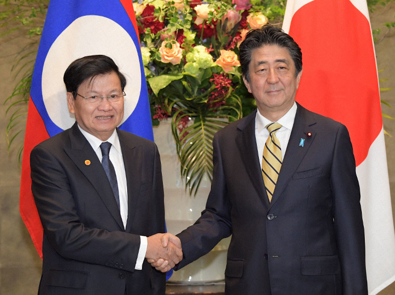 安倍首相がラオス首相らと会談、対北朝鮮で連携確認 | 毎日新聞